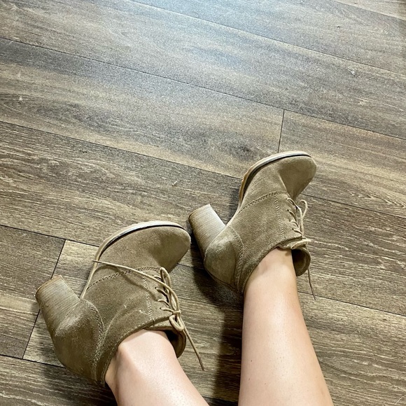 Mango 🥭 olive 🫒 color booties - Picture 7 of 10